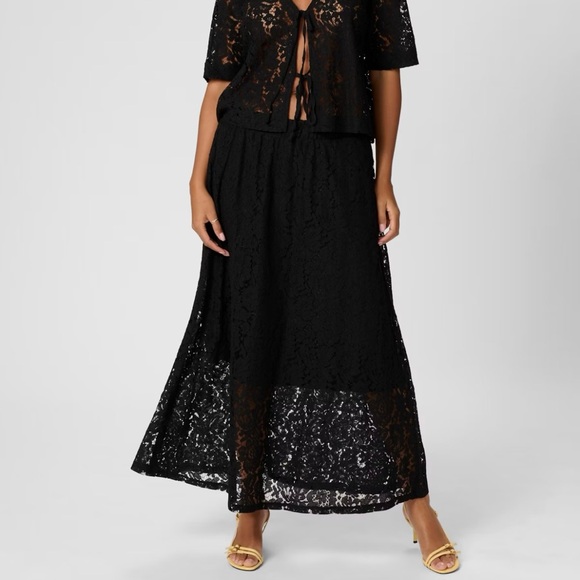 kaffe Dresses & Skirts - NWT KAFFE KAnomi Lace Skirt Size Medium (Danish 38) Elastic Waist Half Lining